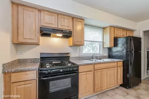 17948 Wentworth Ave, Lansing, IL 60438 photo 4