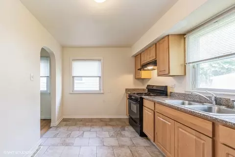 17948 Wentworth Ave, Lansing, IL 60438 photo 3