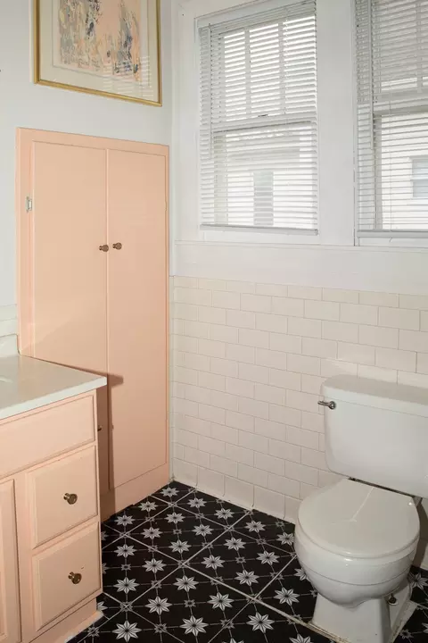 Bath - 544 24th Ave, Moline, IL 61265 photo 2 of 2