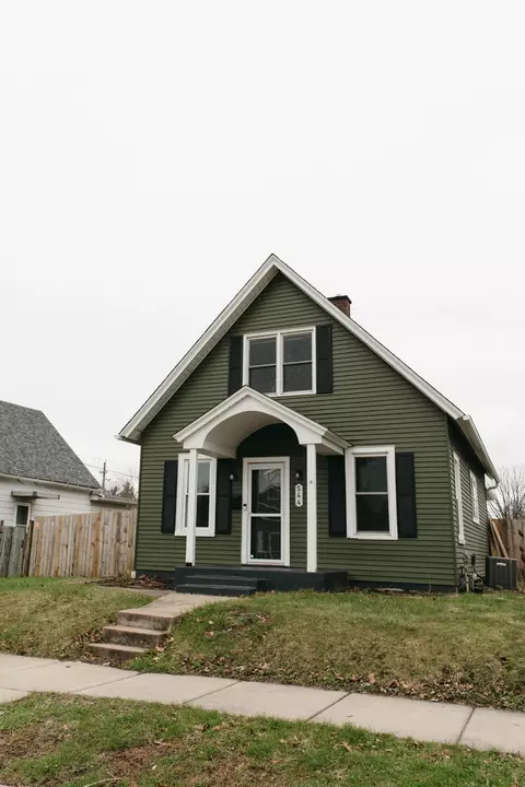 Exterior - 544 24th Ave, Moline, IL 61265 photo 2 of 4