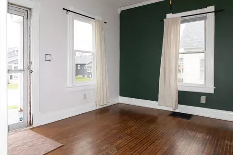 Living - 544 24th Ave, Moline, IL 61265 photo 1 of 2