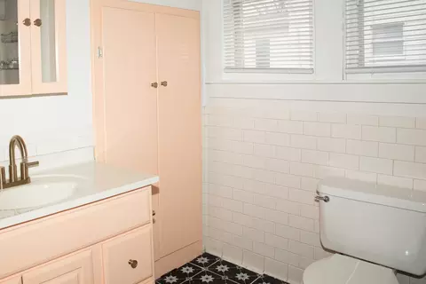 Bath - 544 24th Ave, Moline, IL 61265 photo 1 of 2