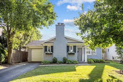 33 S June Ter, Lake Forest, IL 60045