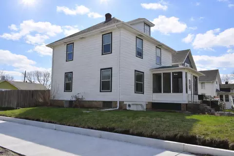Exterior - 112 7th Ave, Sterling, IL 61081 photo 2 of 5