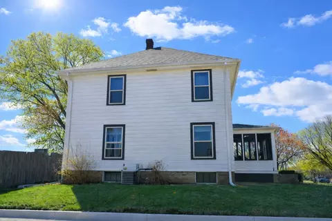 Exterior - 112 7th Ave, Sterling, IL 61081 photo 3 of 5