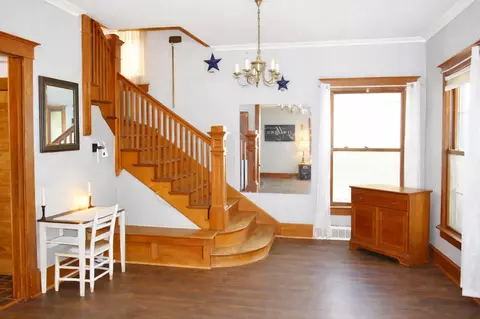 Entry Way - 112 7th Ave, Sterling, IL 61081 photo 1 of 2