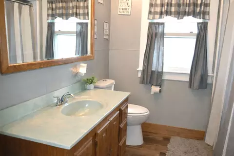 Bath - 112 7th Ave, Sterling, IL 61081 photo 1 of 1