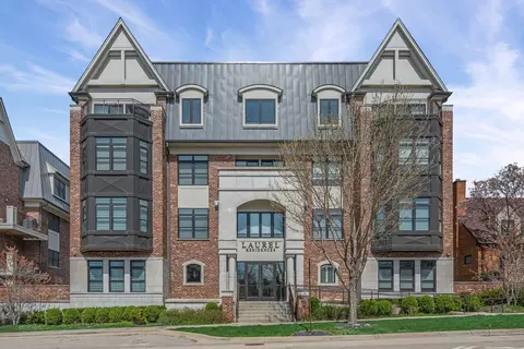 815 Laurel Ave #403, Highland Park, IL 60035