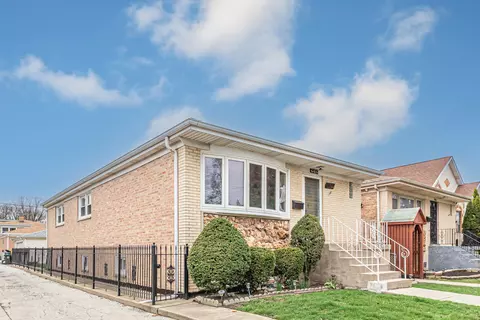 4414 N Nagle Ave, Harwood Heights, IL 60706