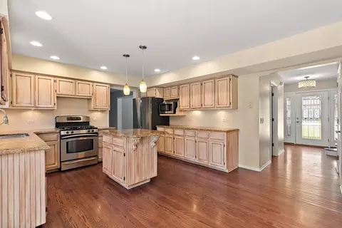 Kitchen - 13050 S Elizabeth Dr, Plainfield, IL 60585 photo 2 of 5