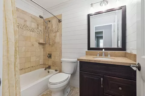 Bath - 13050 S Elizabeth Dr, Plainfield, IL 60585 photo 4 of 4
