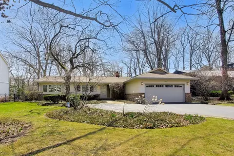 900 Stonegate Dr, Highland Park, IL 60035