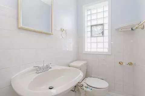 Bath - 612 Maple Ct, Mount Prospect, IL 60056 photo 1 of 2