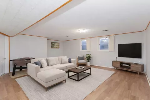 Living - 612 Maple Ct, Mount Prospect, IL 60056 photo 3 of 3