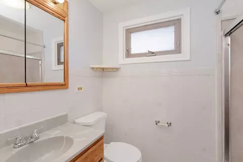Bath - 612 Maple Ct, Mount Prospect, IL 60056 photo 2 of 2