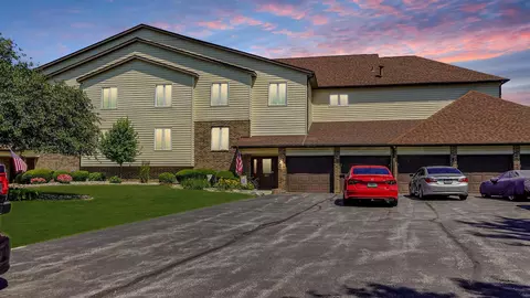 5065 Spinnaker Ln #D, Crown Point, IN 46307