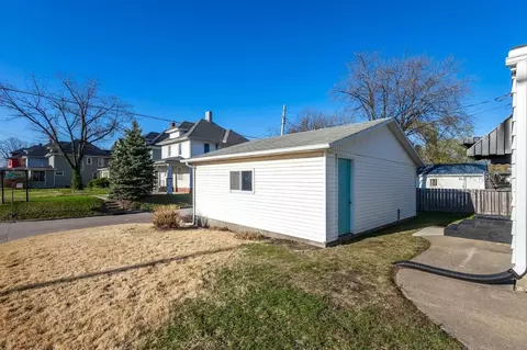 Exterior - 2633 16 St, Moline, IL 61265 photo 3 of 7