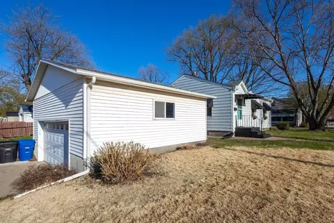Exterior - 2633 16 St, Moline, IL 61265 photo 2 of 7
