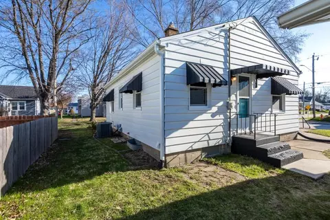 Exterior - 2633 16 St, Moline, IL 61265 photo 7 of 7