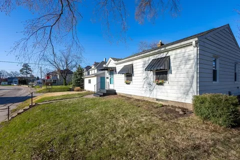 Exterior - 2633 16 St, Moline, IL 61265 photo 4 of 7