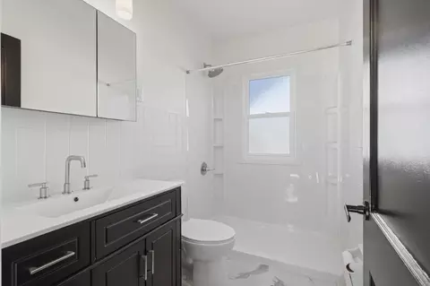 Bath - 2633 16 St, Moline, IL 61265 photo 1 of 3
