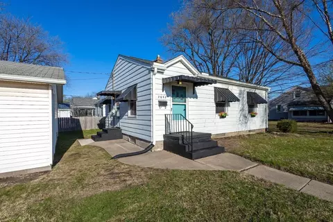 Exterior - 2633 16 St, Moline, IL 61265 photo 6 of 7