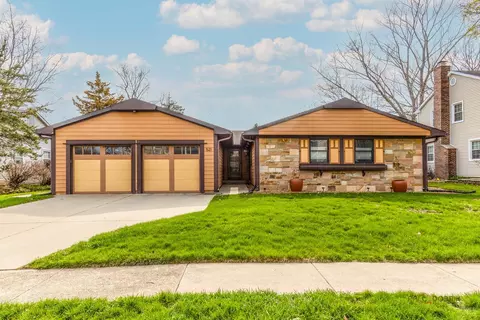 521 Castlewood Ln, Buffalo Grove, IL 60089