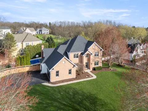 3 Milton Ct, Cary, IL 60013