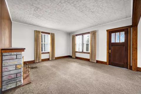 Living - 2319 5th St, Peru, IL 61354 photo 2 of 6