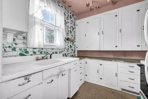 Kitchen - 2319 5th St, Peru, IL 61354 photo 1 of 1