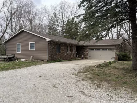 1301 W Westbrook Dr, Mahomet, IL 61853