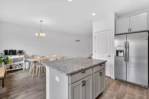 Kitchen - 17 Grey Wolf Dr, Wheeling, IL 60090 photo 2 of 3