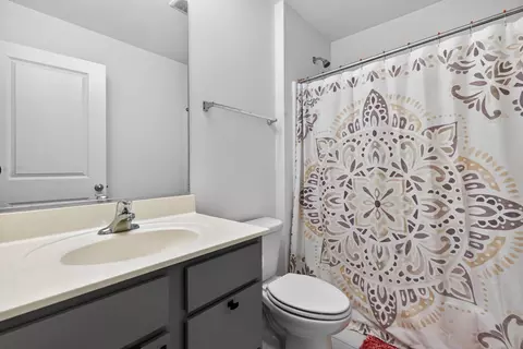 Bath - 17 Grey Wolf Dr, Wheeling, IL 60090 photo 3 of 3