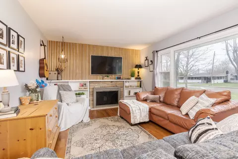 Living - 1903 Croxton Ave, Bloomington, IL 61701 photo 2 of 5