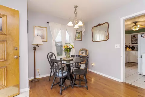 Dining - 1903 Croxton Ave, Bloomington, IL 61701 photo 4 of 4