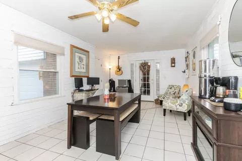 Dining - 1903 Croxton Ave, Bloomington, IL 61701 photo 2 of 4