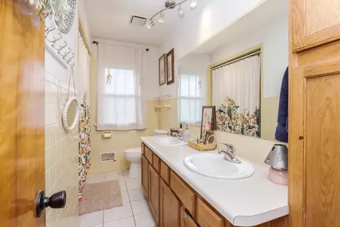 Bath - 1903 Croxton Ave, Bloomington, IL 61701 photo 1 of 2