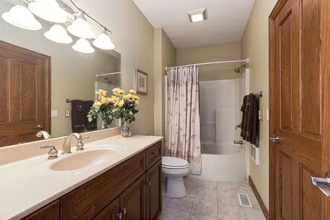 Bath - 3095 N 5000w Rd, Kankakee, IL 60901 photo 5 of 6