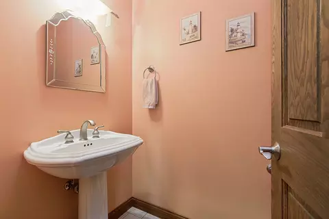 Bath - 3095 N 5000w Rd, Kankakee, IL 60901 photo 4 of 6