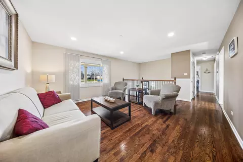 Living - 1660 Jefferson Rd, Hoffman Estates, IL 60169 photo 1 of 2