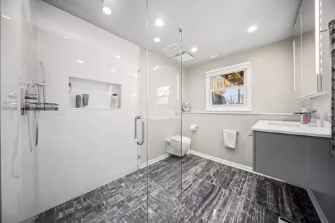 Bath - 1660 Jefferson Rd, Hoffman Estates, IL 60169 photo 1 of 4
