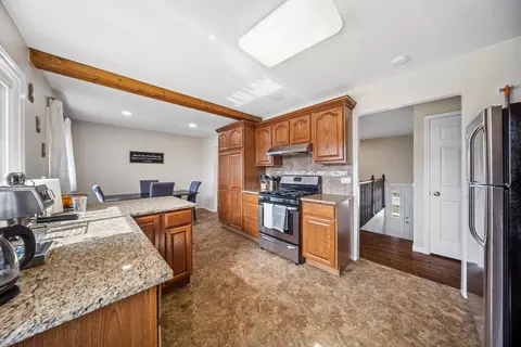 Kitchen - 1660 Jefferson Rd, Hoffman Estates, IL 60169 photo 2 of 3