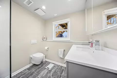 Bath - 1660 Jefferson Rd, Hoffman Estates, IL 60169 photo 2 of 4