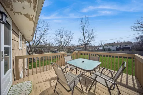Exterior - 1660 Jefferson Rd, Hoffman Estates, IL 60169 photo 2 of 4