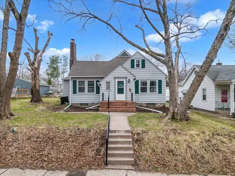 2824 Tremont Ave, Davenport, IA 52803