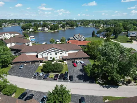 5065 Spinnaker Ln #E, Crown Point, IN 46307