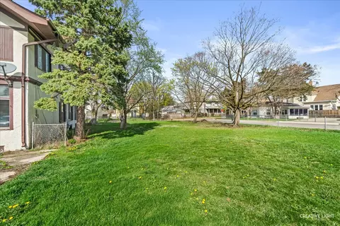 Exterior - 427 E Benton St, Aurora, IL 60505 photo 6 of 9