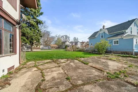 Exterior - 427 E Benton St, Aurora, IL 60505 photo 8 of 9