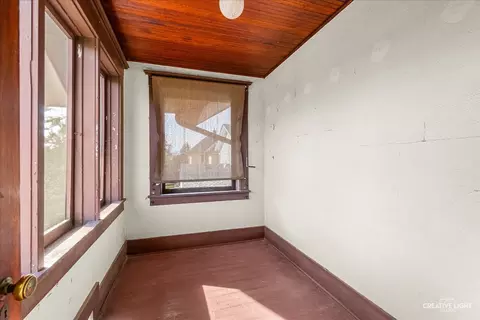 Exterior - 427 E Benton St, Aurora, IL 60505 photo 3 of 9