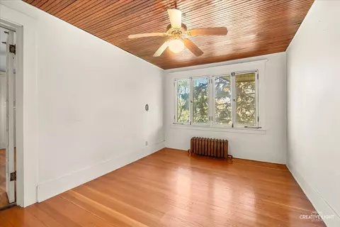 Bedroom - 427 E Benton St, Aurora, IL 60505 photo 1 of 5